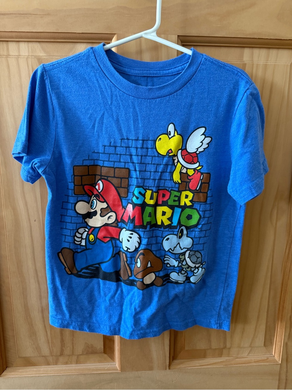 Boys Super Mario T-Shirt Size XS. Has A Flaw, See Pictures